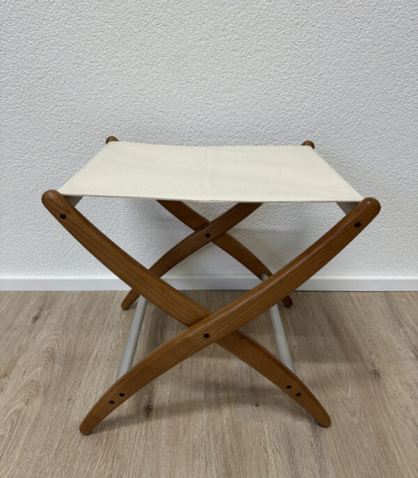 Design Kofferablage STUA aus Holz mit Stoffauflage (Made in Spain)