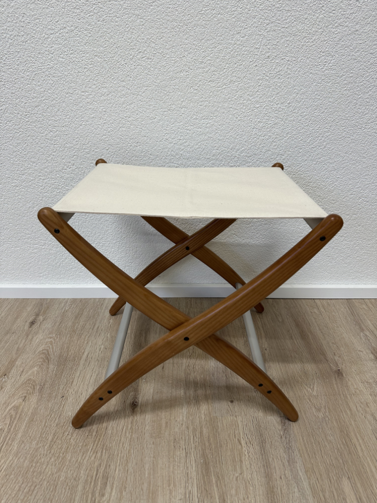 Design Kofferablage STUA aus Holz mit Stoffauflage (Made in Spain)