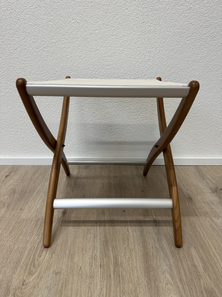 Design Kofferablage STUA aus Holz mit Stoffauflage (Made in Spain) – Bild 3