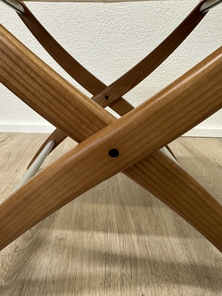 Design Kofferablage STUA aus Holz mit Stoffauflage (Made in Spain) – Bild 4