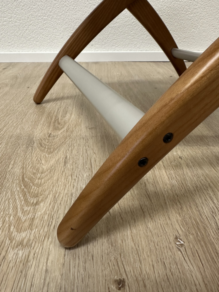 Design Kofferablage STUA aus Holz mit Stoffauflage (Made in Spain) – Bild 6