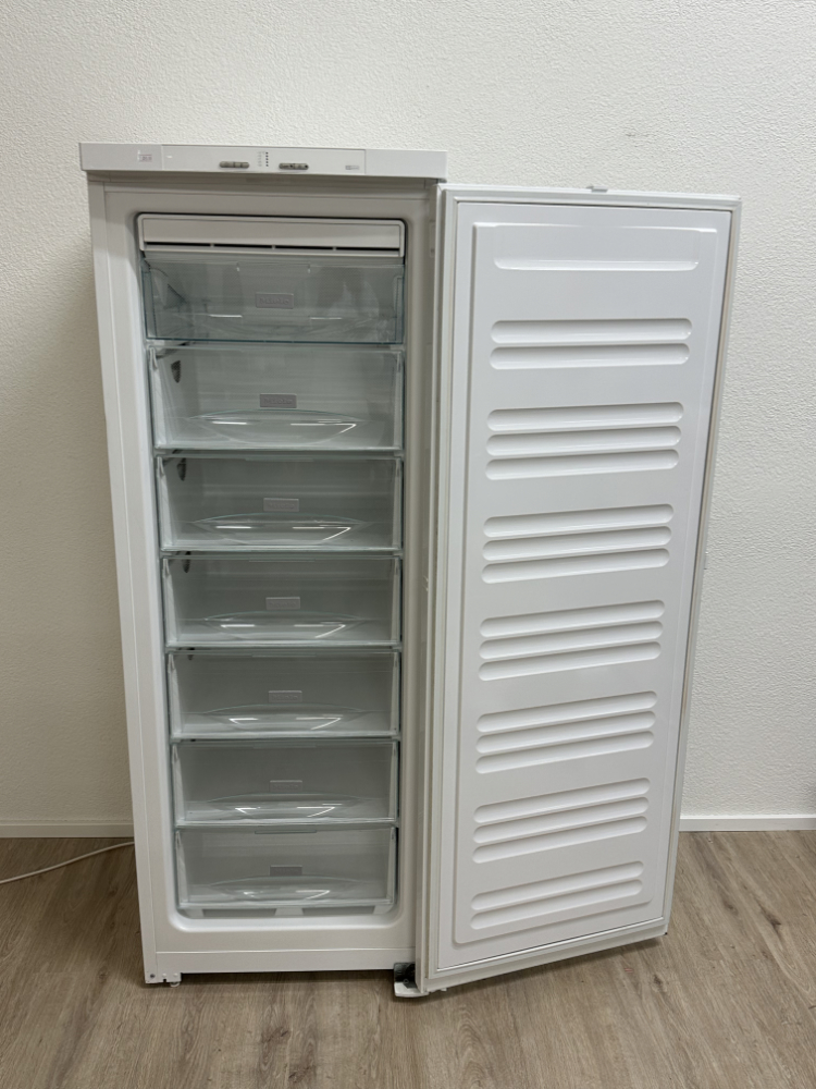 Miele NoFrost Gefrierschrank FN12620S (224 l Nutzinhalt) – Bild 11