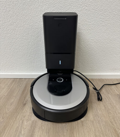 iRobot Roomba i7 Saugroboter mit Ladestation und Staubbehälter