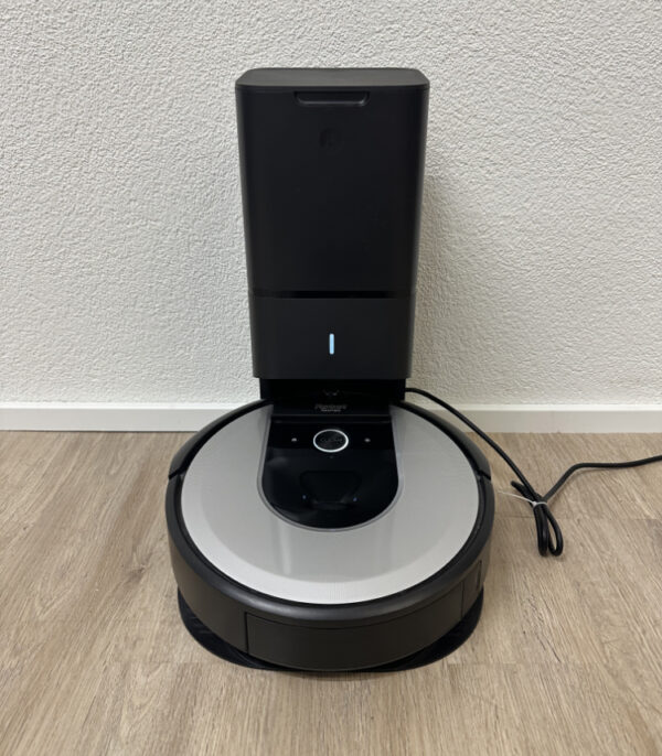 iRobot Roomba i7 Saugroboter mit Ladestation und Staubbehälter
