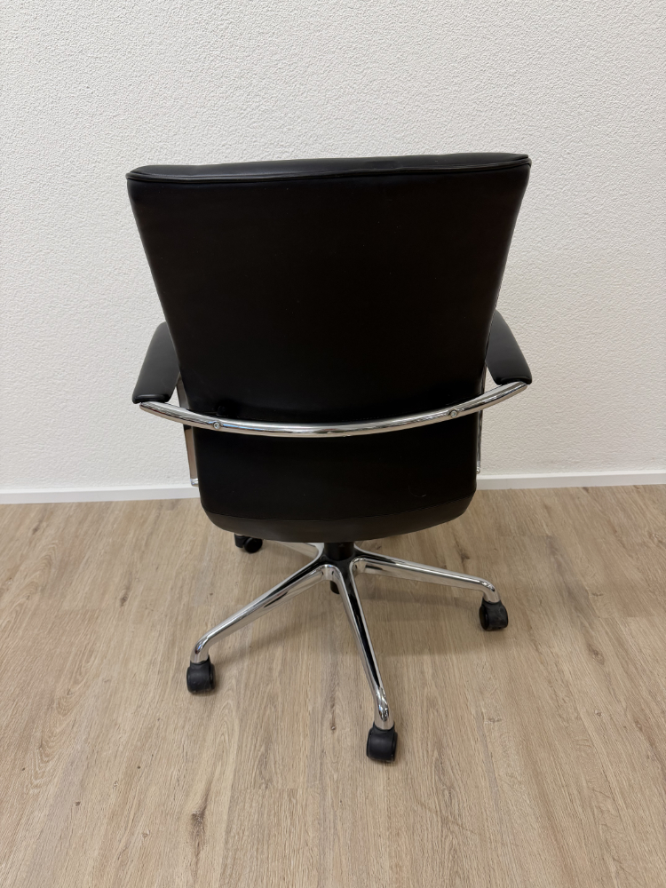 ZUCO Bürodrehstuhl aus schwarzem Leder mit Chromgestell – Bild 3