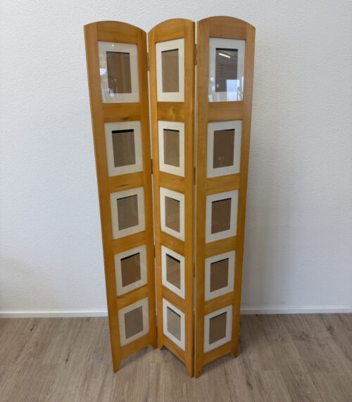 Moderner Paravent mit Bilderrahmen aus Holz von Umbra