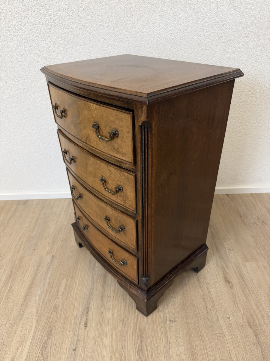 Antike englische Mahagoni Kommode mit geschwungener Front, um 1920 – Bild 5