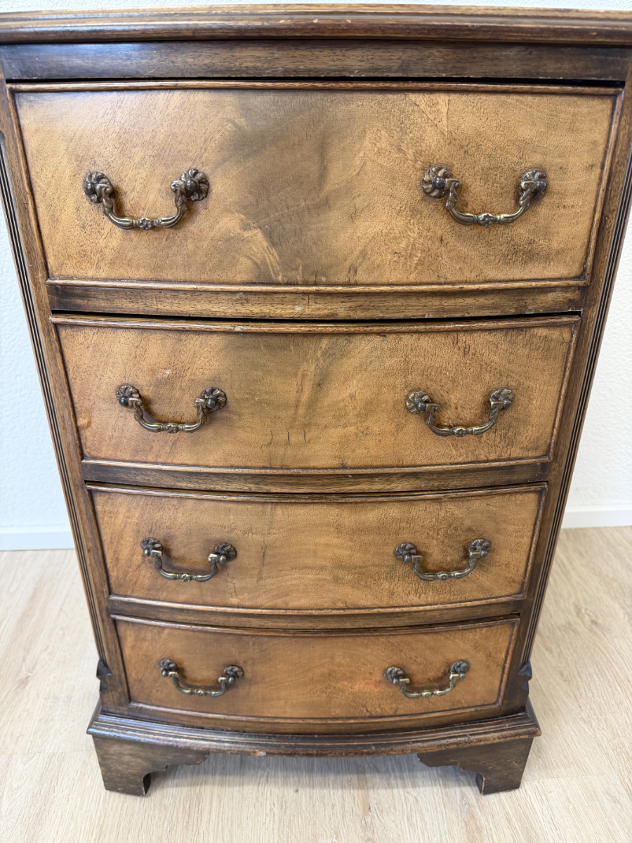 Antike englische Mahagoni Kommode mit geschwungener Front, um 1920 – Bild 7