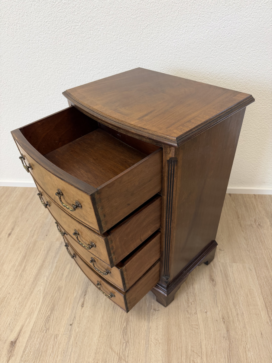 Antike englische Mahagoni Kommode mit geschwungener Front, um 1920 – Bild 8