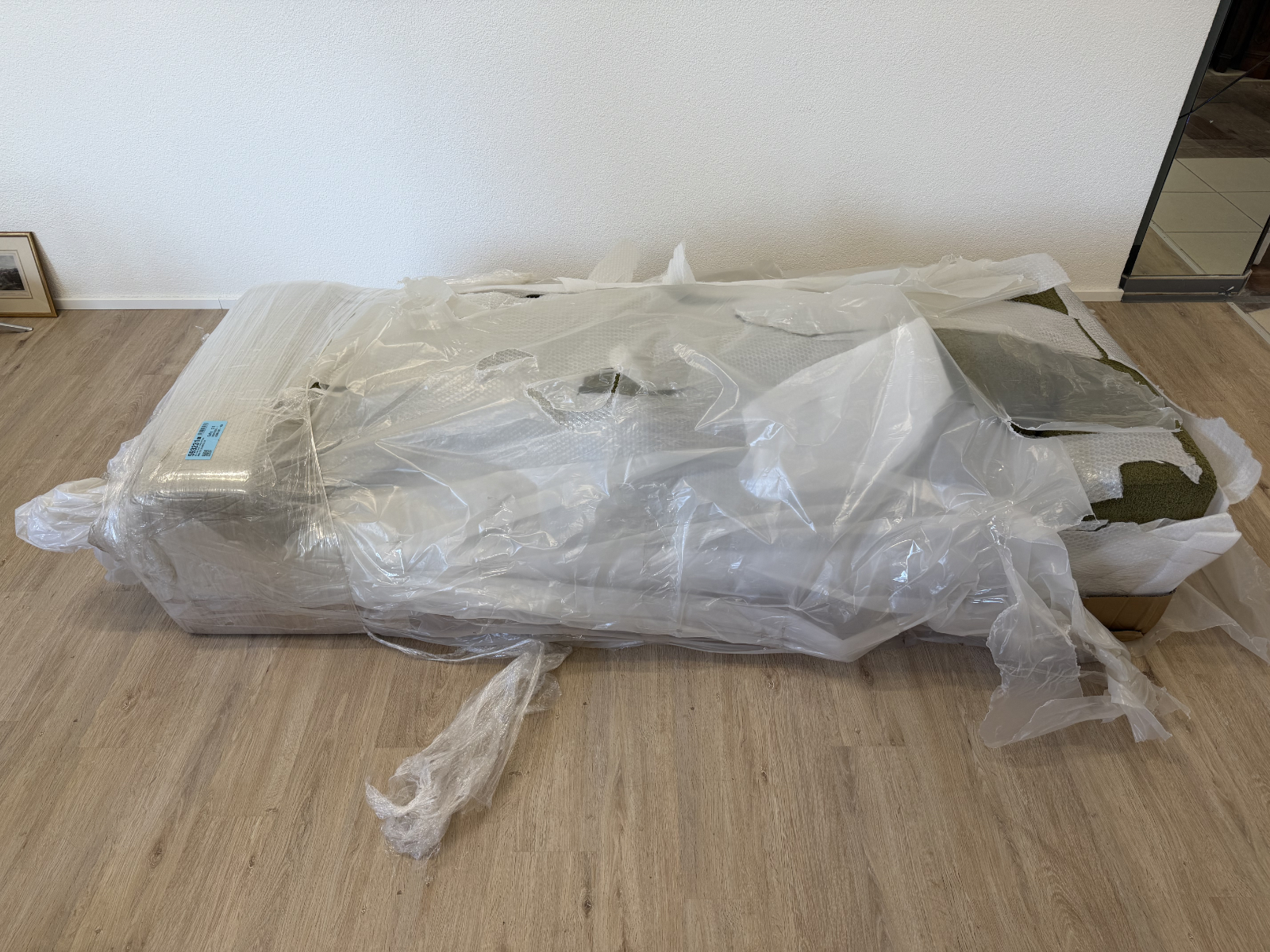 2-Sitzer Sofa Hyago in Olivgrün Bouclé, Neu – Bild 9