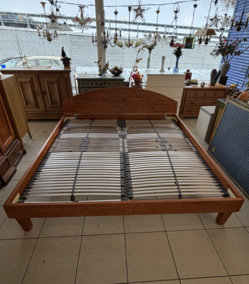 Doppelbett aus Kirschholz mit Lattenrost 200 x 200 cm