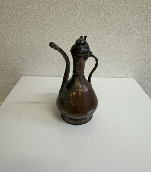 Antike Kupferkanne mit Klappdeckel und langem Ausguss (ca. 19. Jahrhundert)