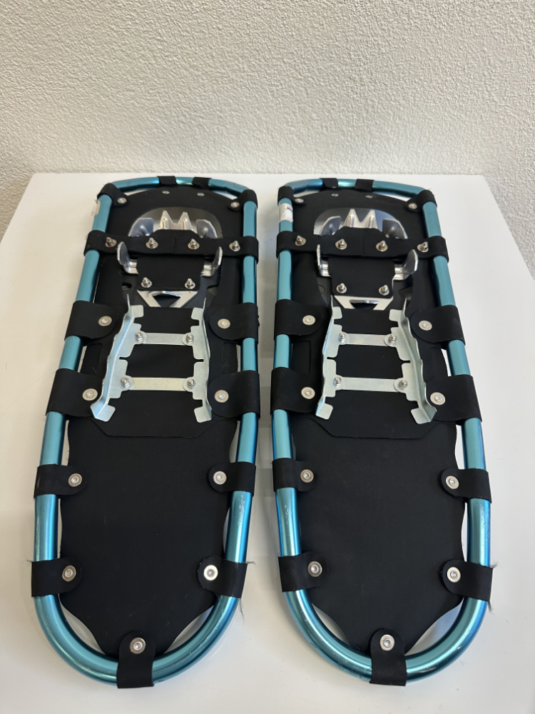 Moderne Schneeschuhe Adventuridge mit Steighilfe und Riemenbindung – Bild 3