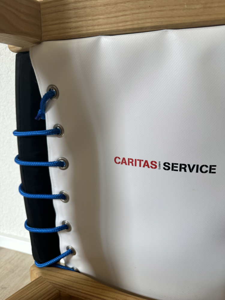 Luzerner Rodel "Der Allrounder" aus Eschenholz mit Stahlkufen und Lenkseil, Caritas Luzern – Bild 5