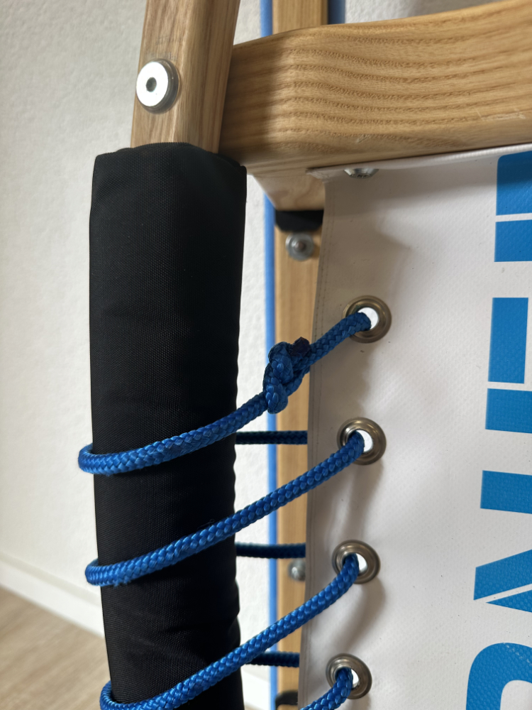 Luzerner Rodel "Der Allrounder" aus Eschenholz mit Stahlkufen und Lenkseil, Caritas Luzern – Bild 9