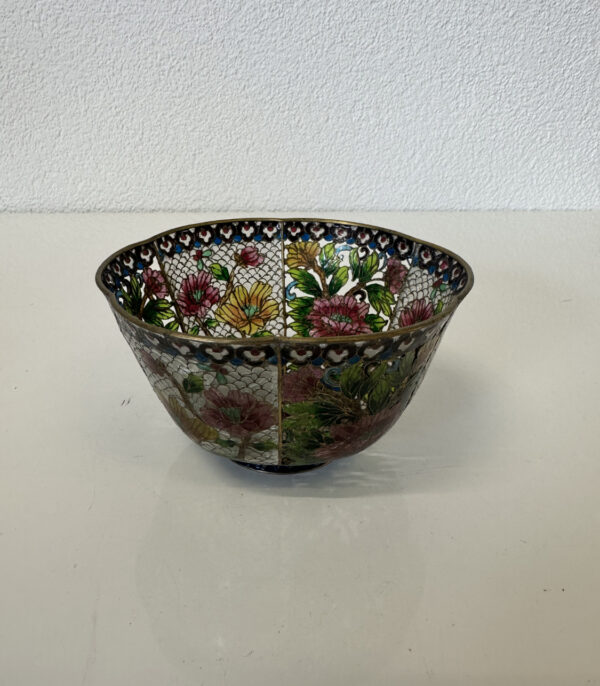 Antike chinesische Plique-à-jour Glasschale mit floralem Emaildekor