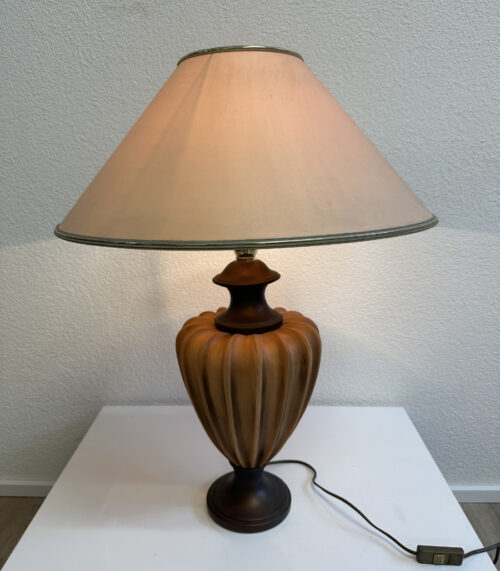 Tischlampe mit keramischem Fuss in warmen Brauntönen (ca. 1970er Jahre)