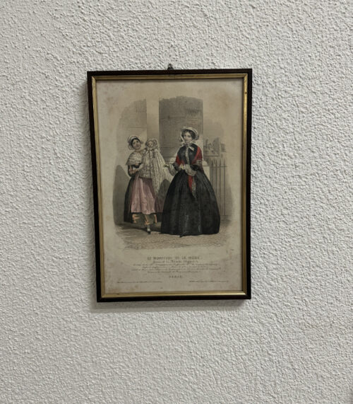 Antiker Mode-Stich "Le Moniteur de la Mode" im Holzrahmen mit Goldkante