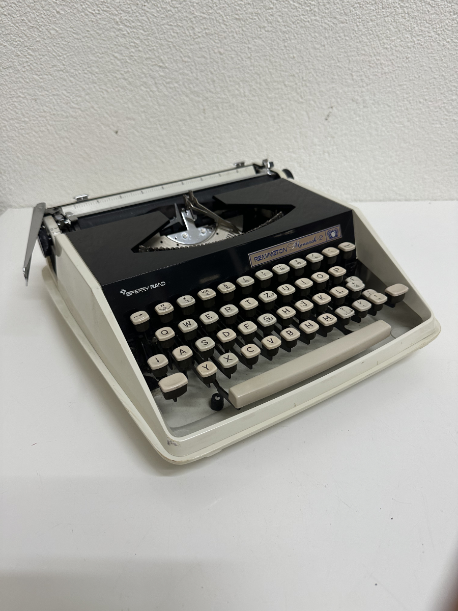 Vintage Mid Century Reiseschreibmaschine Remington Monarch-2 (ca. 1960er Jahre) – Bild 4