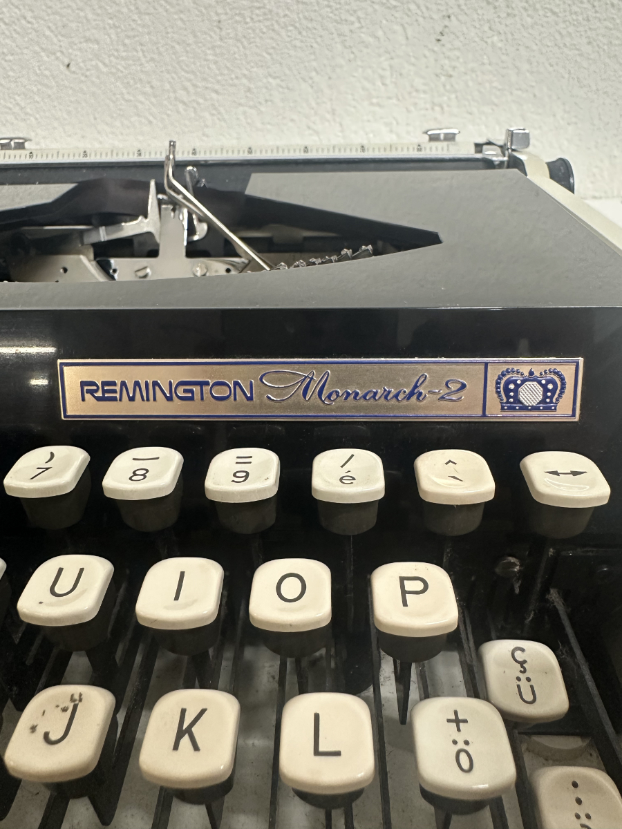 Vintage Mid Century Reiseschreibmaschine Remington Monarch-2 (ca. 1960er Jahre) – Bild 9
