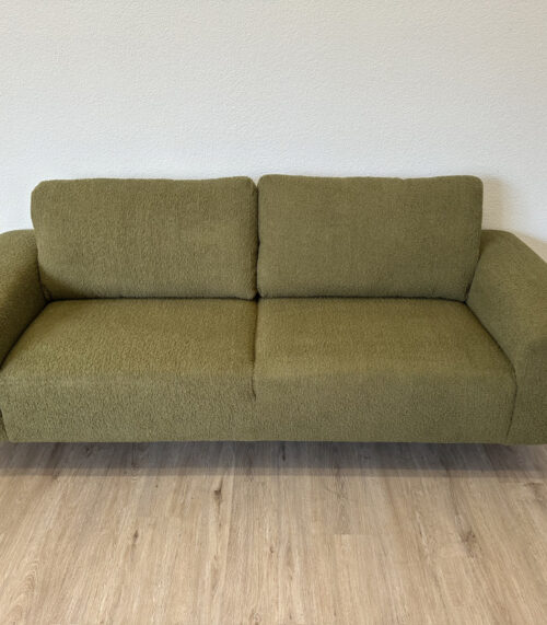 2-Sitzer Sofa Hyago in Olivgrün Bouclé, Neu