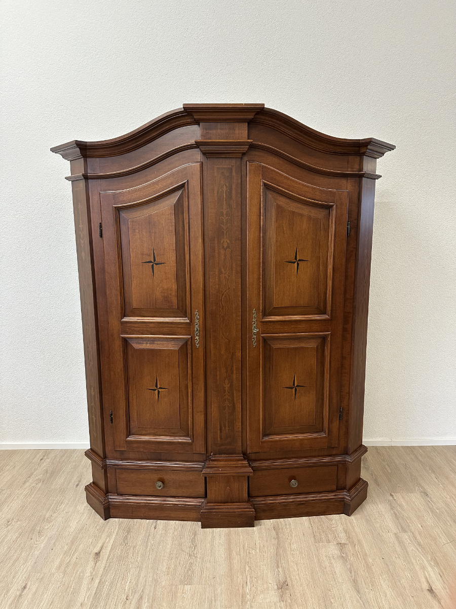 Klassischer Furnier-Schrank mit Intarsien und 2 Schubladen