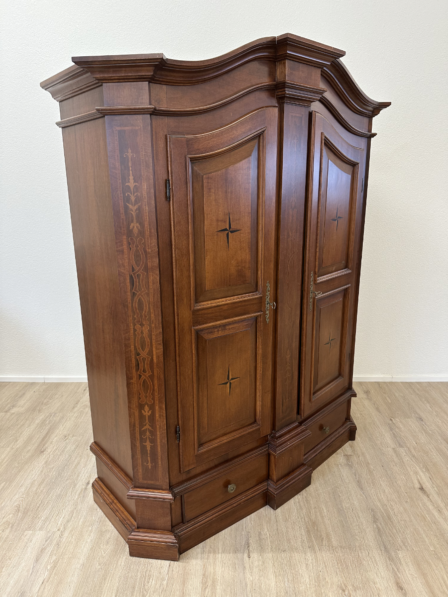 Klassischer Furnier-Schrank mit Intarsien und 2 Schubladen – Bild 4