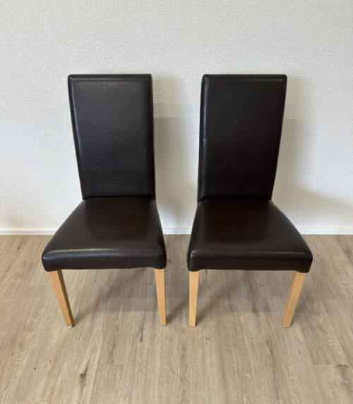2er-Set moderne Esszimmerstühle mit schwarzem Kunstleder und Holzbeinen