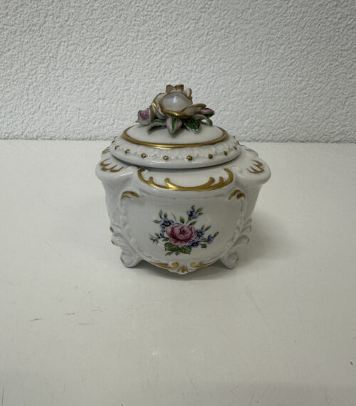 Vintage Rudolf Kämmer Barock Deckeldose aus Porzellan mit Rosenrelief