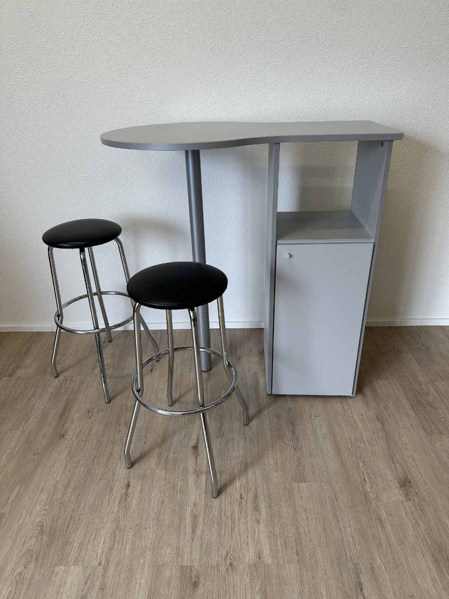 Bartisch-Set mit Stauraum und zwei Barhockern