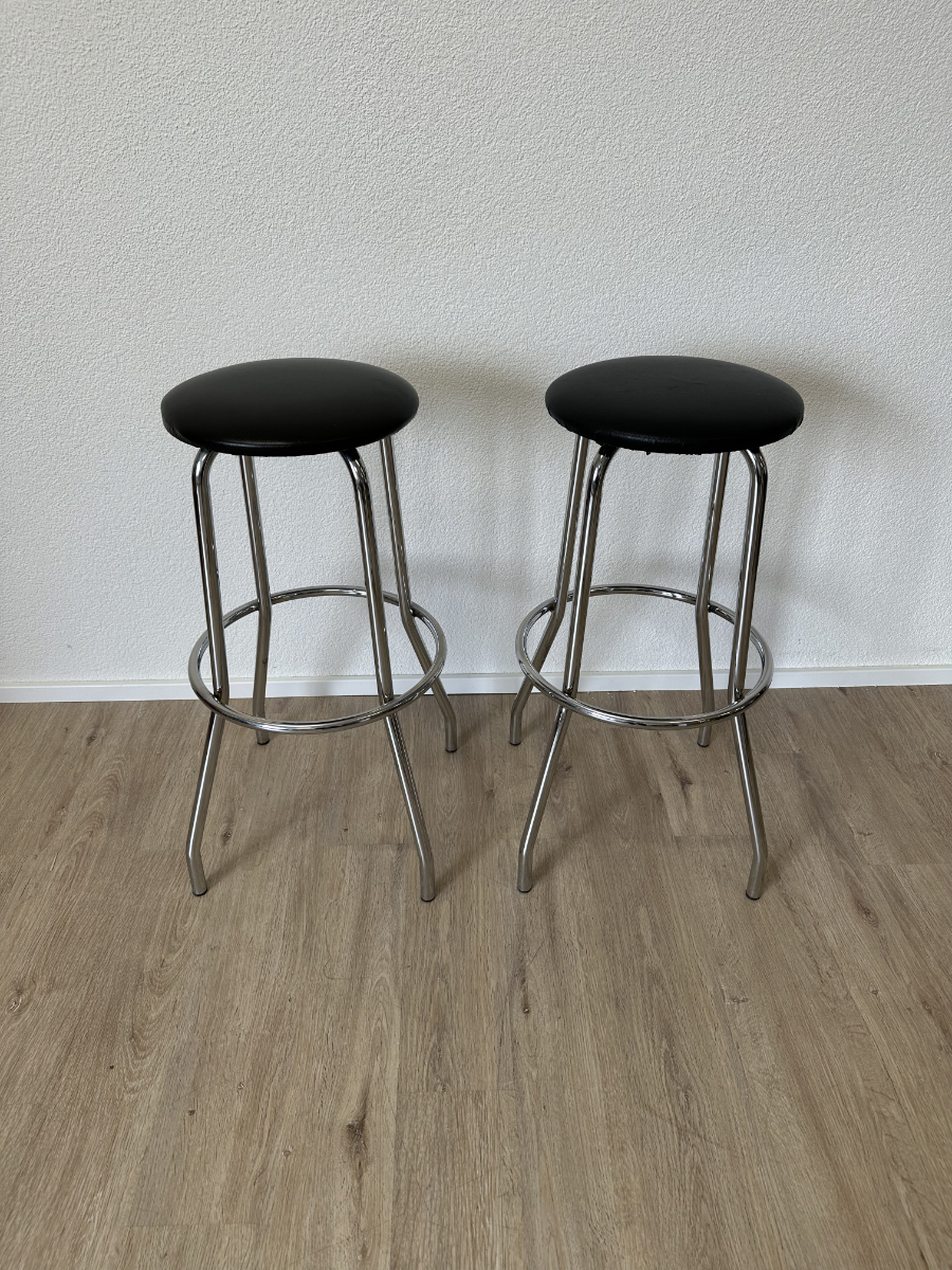 Bartisch-Set mit Stauraum und zwei Barhockern – Bild 10