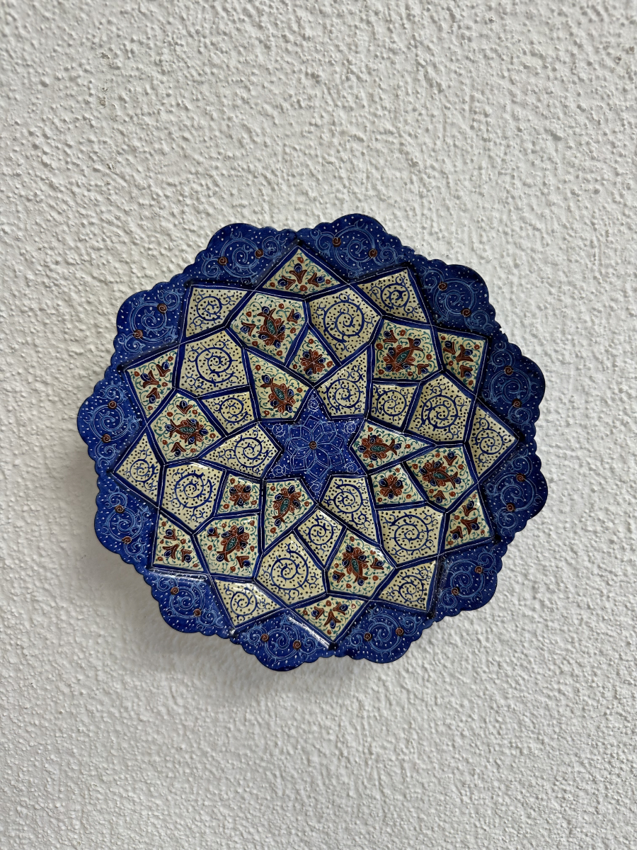 Handbemalter persischer Emaille Wandteller in Blau, Creme und Rot mit Aufhängung – Bild 6