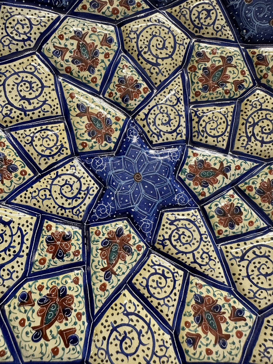 Handbemalter persischer Emaille Wandteller in Blau, Creme und Rot mit Aufhängung – Bild 7