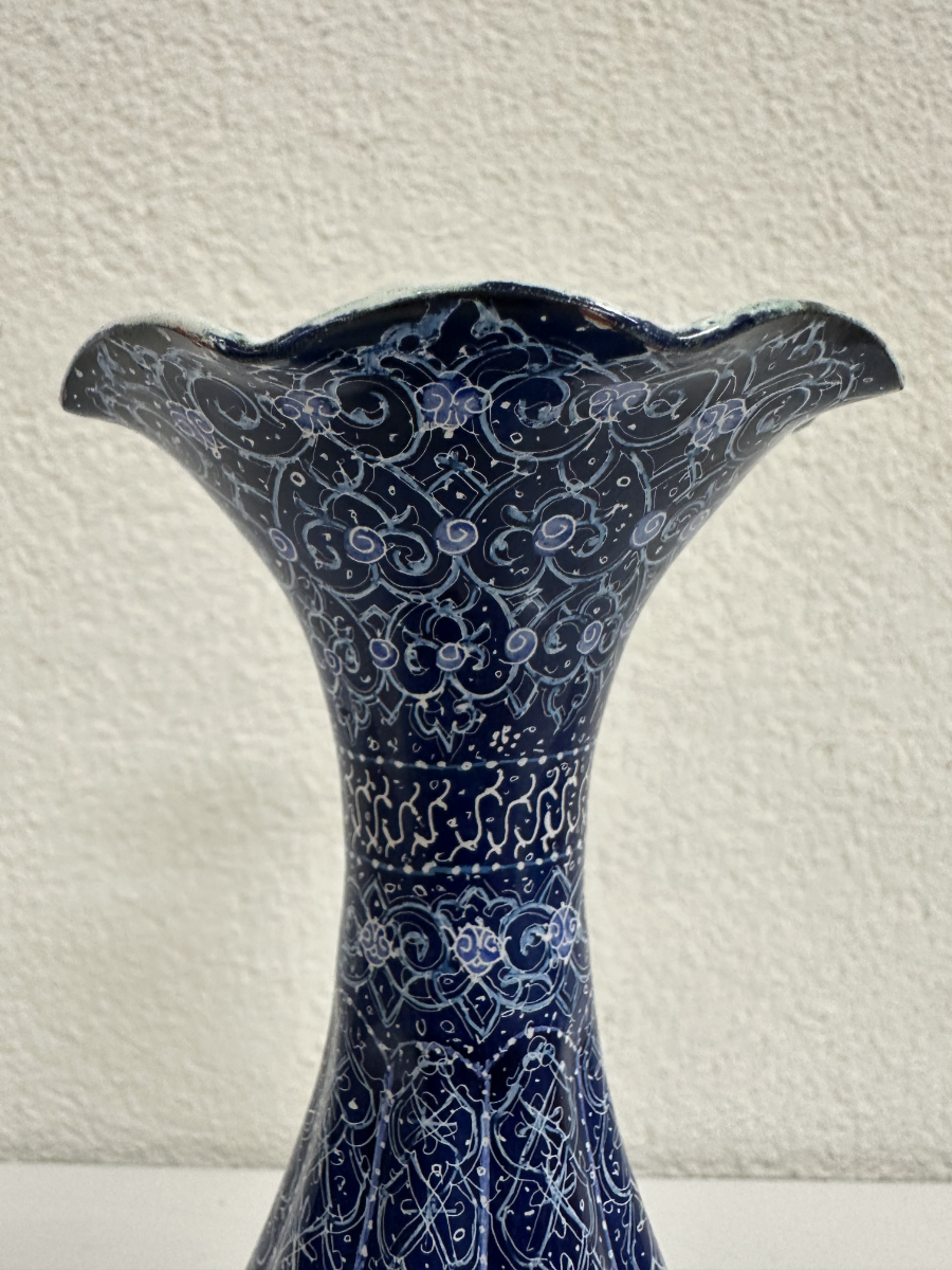 Persische Emaille-Vase Ahoora Mina (R. Amini) in Blau Weiss – Bild 4