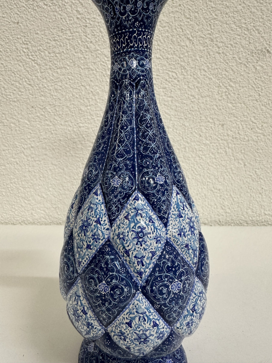 Persische Emaille-Vase Ahoora Mina (R. Amini) in Blau Weiss – Bild 5
