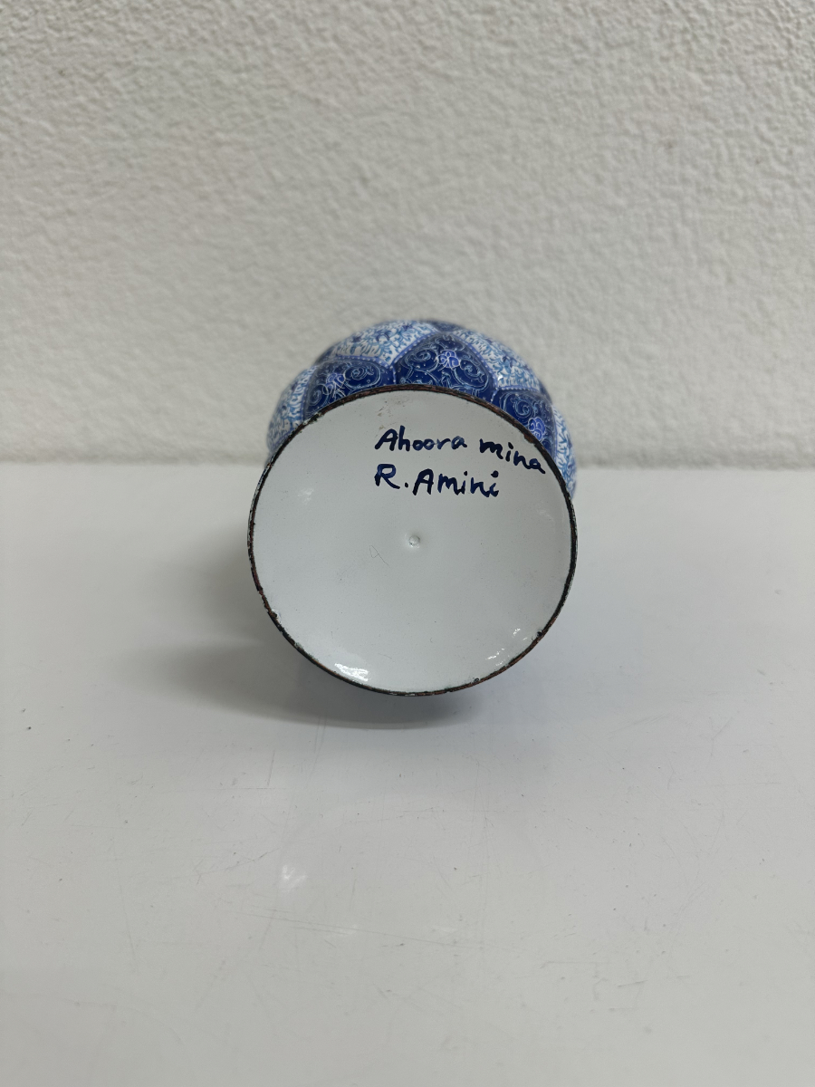 Persische Emaille-Vase Ahoora Mina (R. Amini) in Blau Weiss – Bild 7