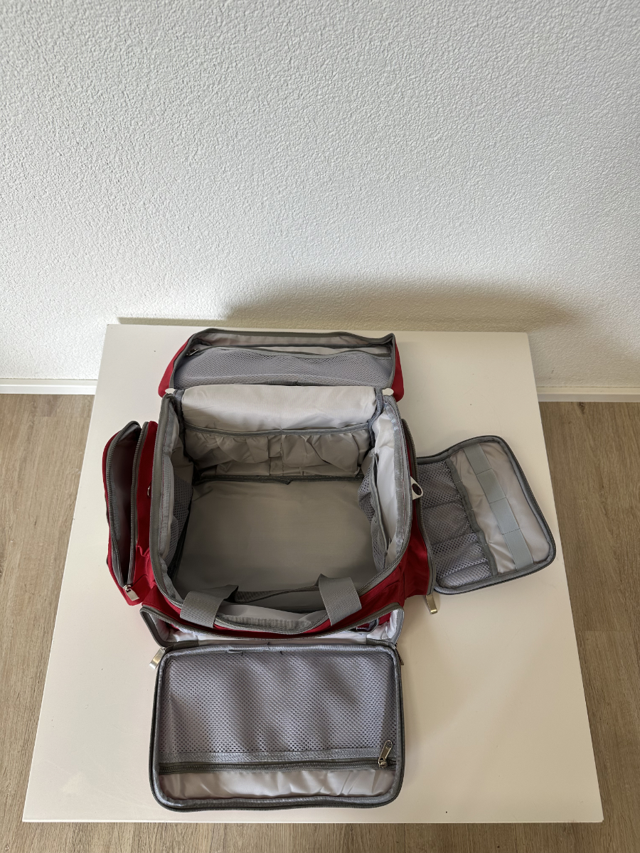 Rote Medizin Tasche mit Isolierfach und vielen Staufächern – Bild 8