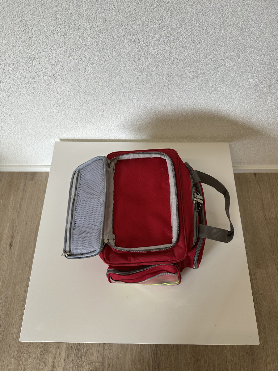 Rote Medizin Tasche mit Isolierfach und vielen Staufächern – Bild 9