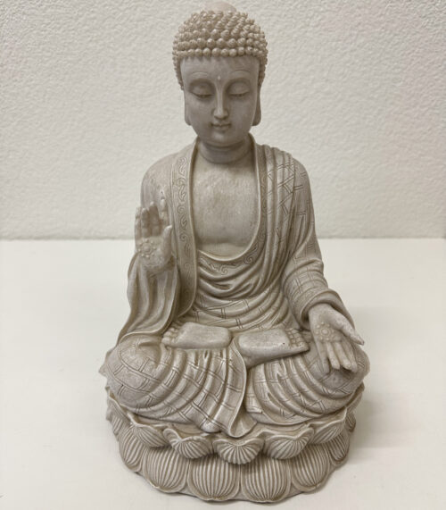 Moderne Buddha Skulptur sitzend aus Kunststein in Steinoptik