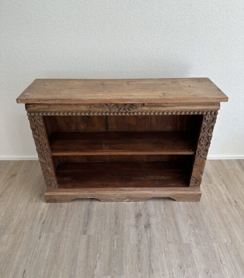 Antikes Massivholz-Regal mit handgeschnitzten floralen Säulen