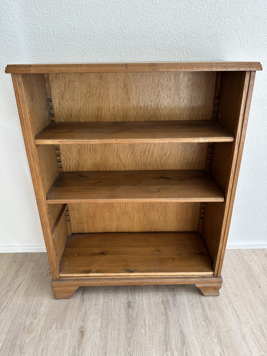 Vintage Mid Century Bücherregal aus Holz mit verstellbaren Tablaren