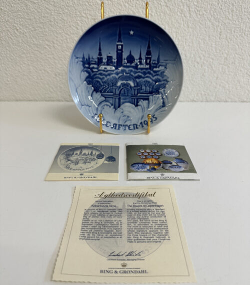Vintage Bing & Grøndahl / Royal Copenhagen  Weihnachtsteller 1995 "Københavns Tårne / Towers of Copenhagen"