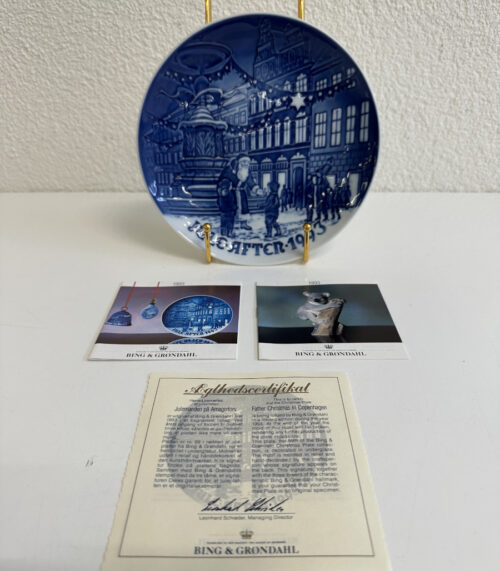Vintage Bing & Grøndahl / Royal Copenhagen Weihnachtsteller 1993 "Julemanden pa Amagertorv / Father Christmas in Copenhagen"