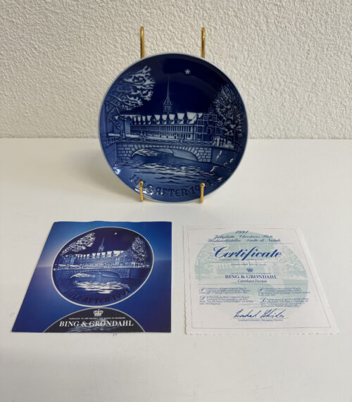 Vintage Bing & Grøndahl / Royal Copenhagen Weihnachtsteller 1991 "Børsen ved Juletid / The Copenhagen Stock Exchange"