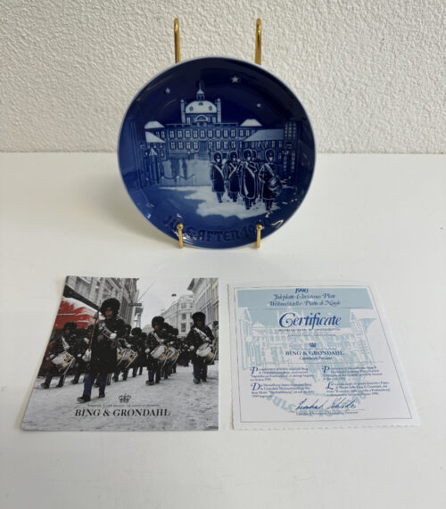 Vintage Bing & Grøndahl / Royal Copenhagen Weihnachtsteller 1990 "Vagtskifte på Fredensborg / Changing of the Guards"