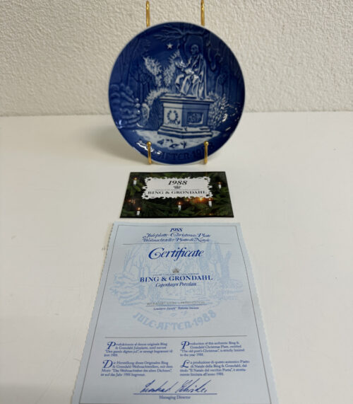 Vintage Bing & Grøndahl / Royal Copenhagen Weihnachtsteller 1988 "Hans Christian Andersen i Kongens Have / Hans Christian Andersen in the King’s Garden"