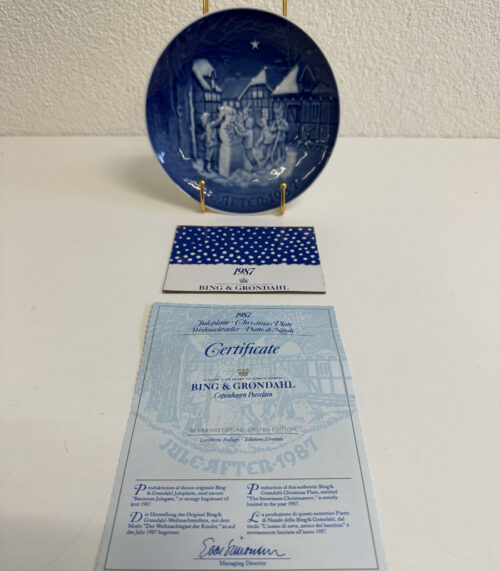 Vintage Bing & Grøndahl / Royal Copenhagen Weihnachtsteller 1987 "Børnenes juleaften / The Snowman’s Christmas Eve"