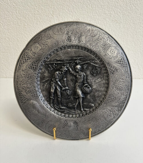 Vintage Weinlese Relief Zinnteller Berndorf 95 %