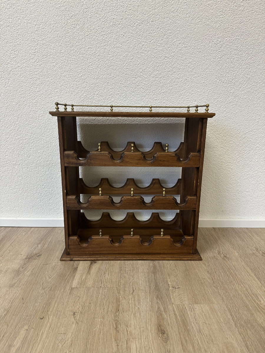 Vintage Kolonialstil Weinregal aus Massivholz mit Messinggalerie
