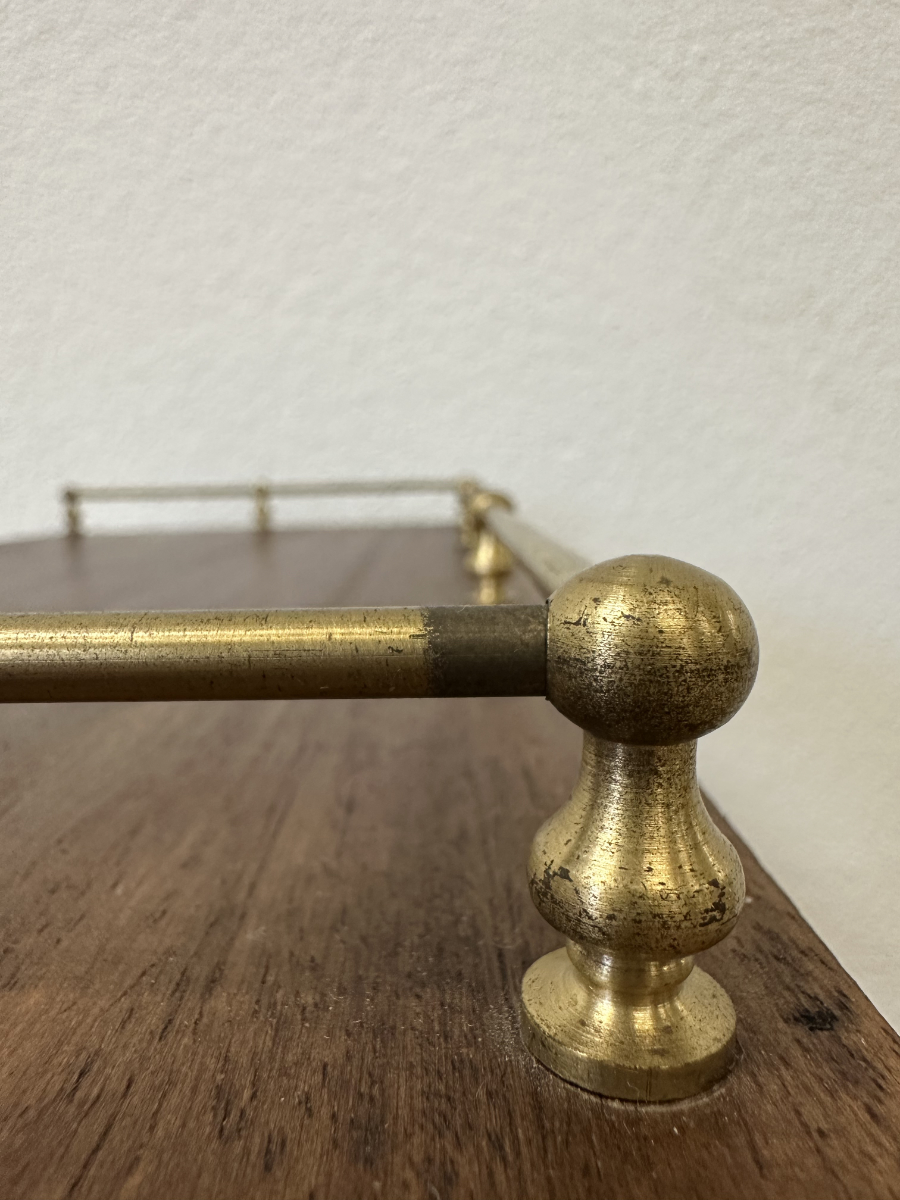 Vintage Kolonialstil Weinregal aus Massivholz mit Messinggalerie – Bild 7